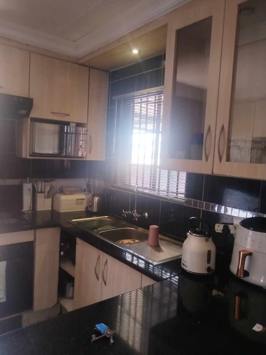 To Let 3 Bedroom Property for Rent in Lebanon North West
